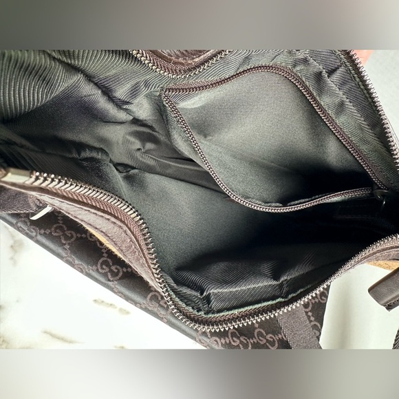 Authentic vintage Gucci Web Half Moon Messenger COA included - Picture 16 of 16